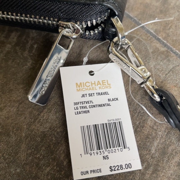 Michael Kors Jet Set Travel Large Travel CONTINENTAL Wallet-Wristlet - Picture 11 of 16